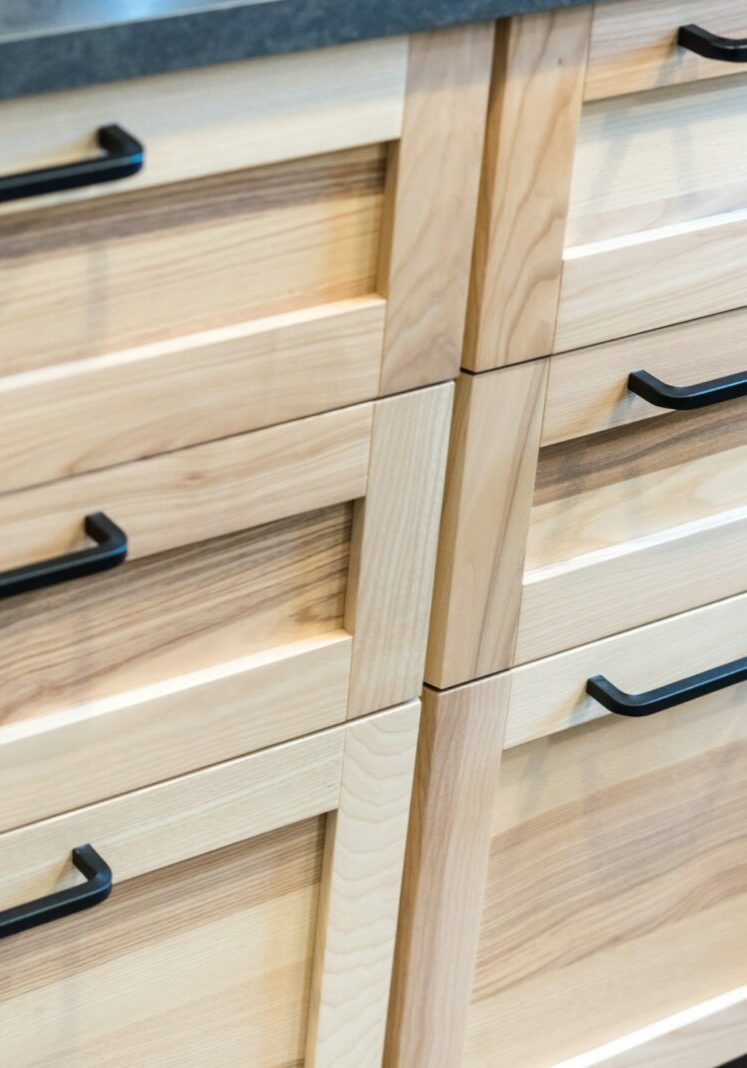 Drawer cabinet Black handle | Floor to Ceiling Freeport